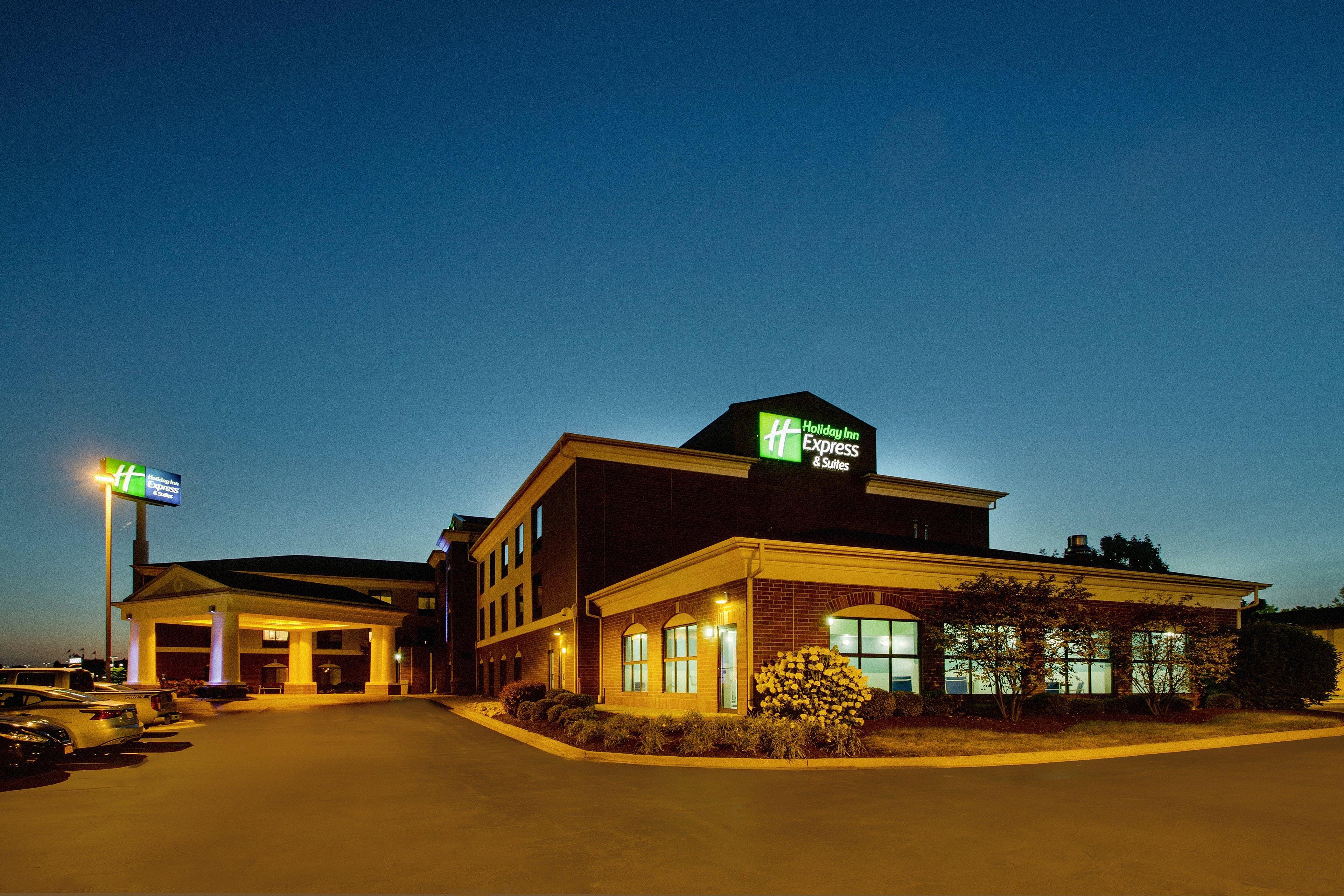Holiday Inn Express Hotel & Suites Morris By Ihg Exterior photo