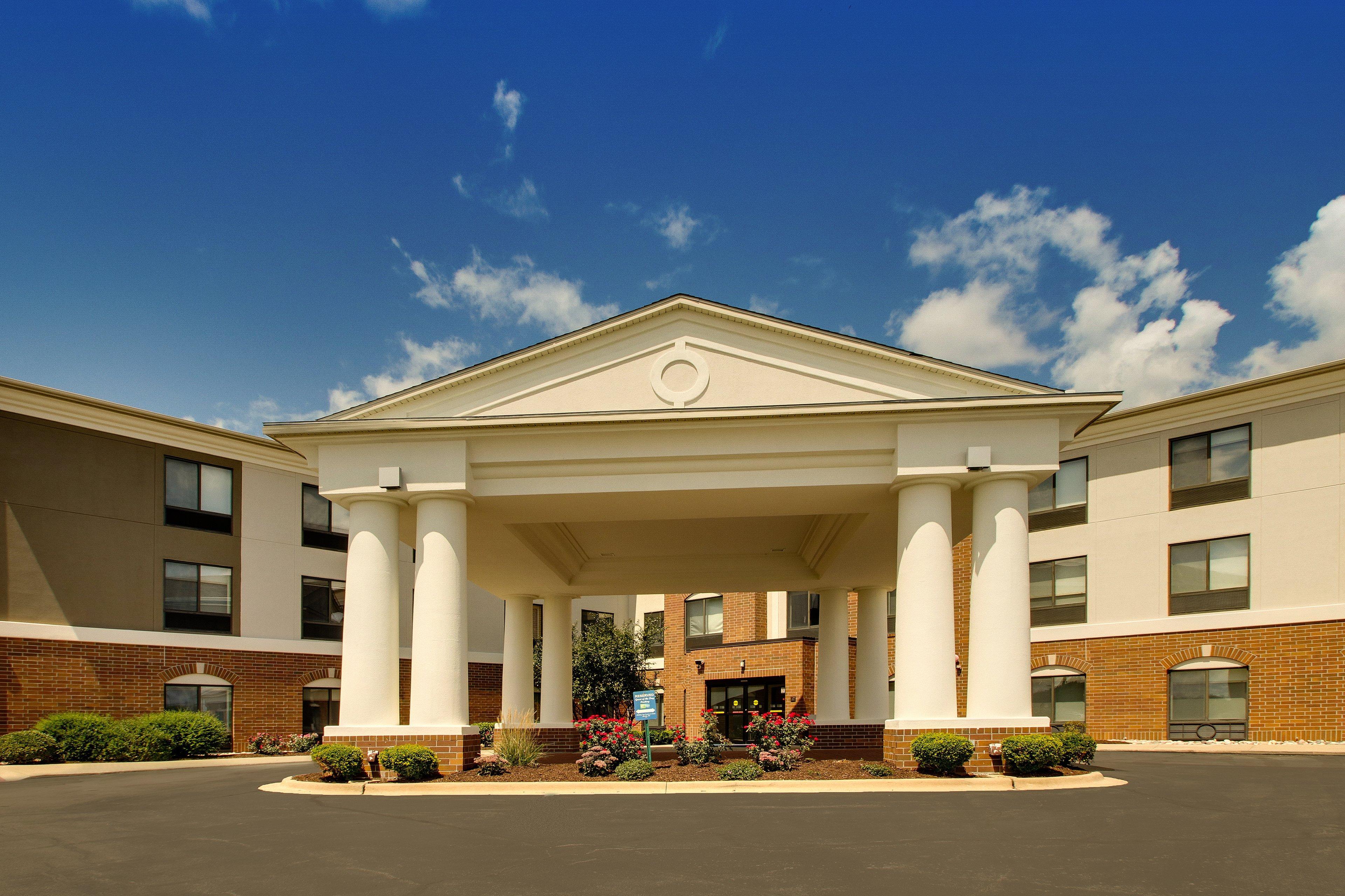 Holiday Inn Express Hotel & Suites Morris By Ihg Exterior photo